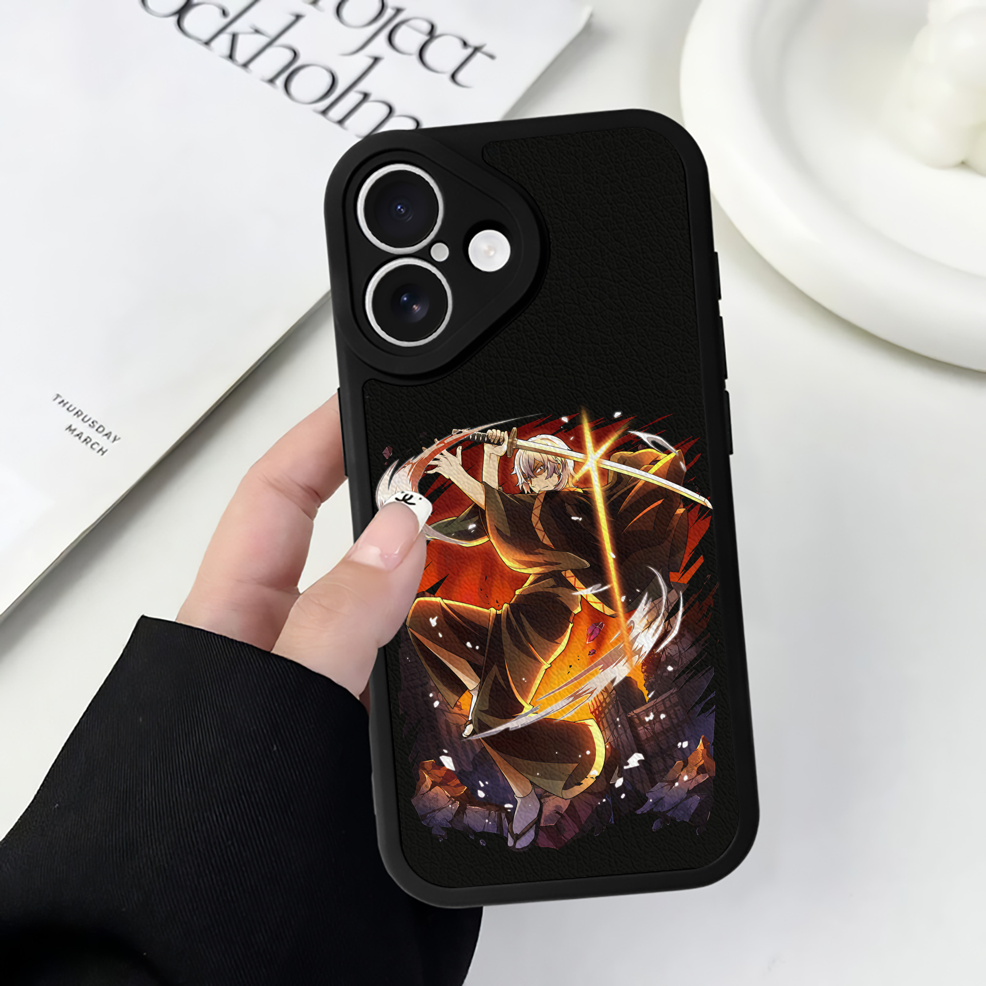（画像用） 文豪ストレイドッグス Bungo Stray Dogs 【iPhone 16シリーズ対応】シリコンスマホケース（レザー調） 材質：シリコン